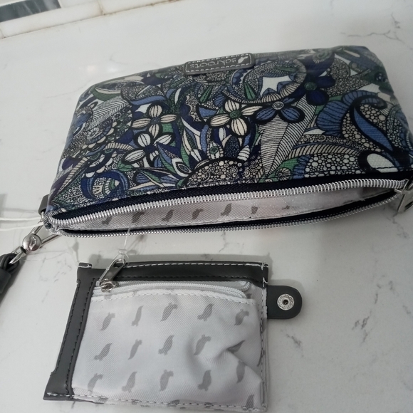 Sakroots Spirit Desert Artist Circle blue gray w power bank Zip top wristlet - Picture 9 of 11